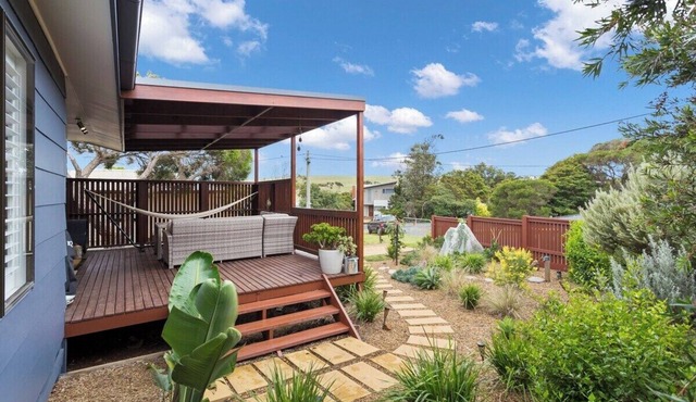 Stylish Zen Bungalow w/Firepit + Walk to Beach!