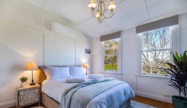 Stylishly charming 2 bedroom country retreat - 300m from village