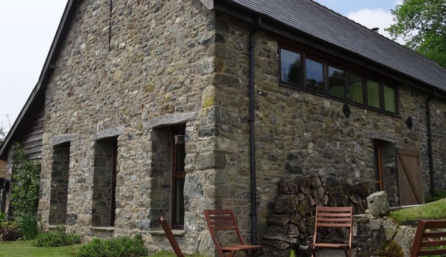 Stylishly Converted Barn nr Llanwrtyd Wells, sleeps up to 10, spectacular views
