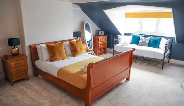 Stylishly decorated 3 bed home close to the sea