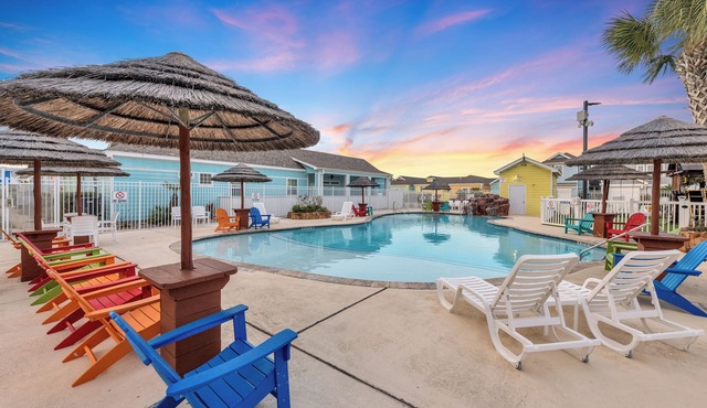 Stylishly decorated condo in Pirates Bay! Community pool and outdoor grilling ar