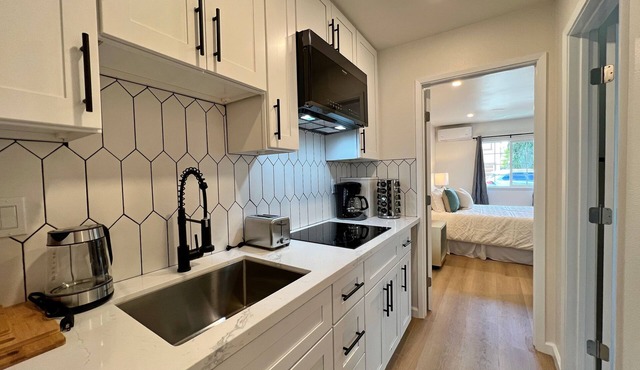 Stylishly Renovated 1BR Suite w/ AC, 10 min SFO, 615