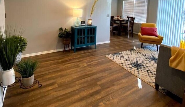 [SU 922-2] Graciela's Campus-close 2 bedroom luxury, Evie's campus