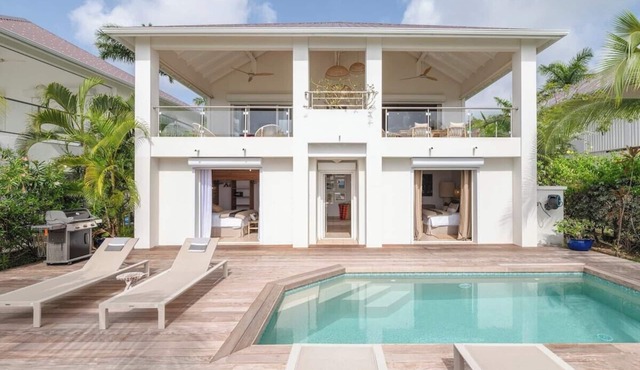 Sunset view & beach walking distance