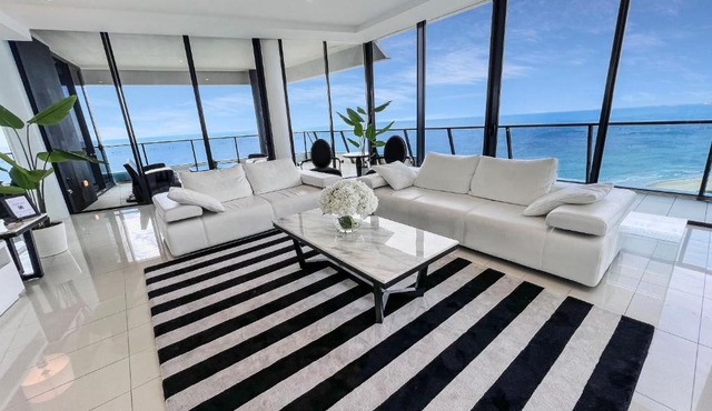 Sub Penthouse Oracle 46th floor - GC Getaways