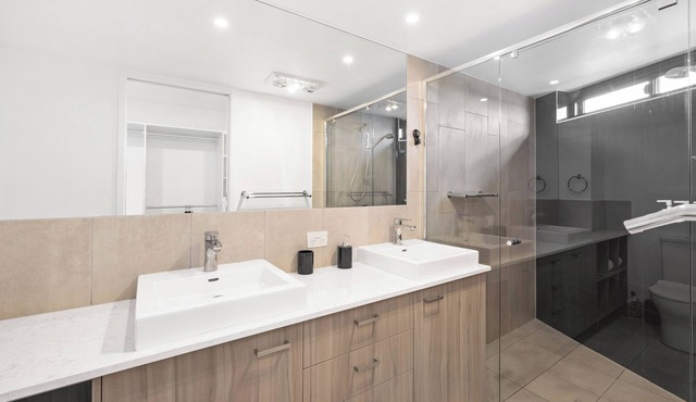 Sub-penthouse With Water Views