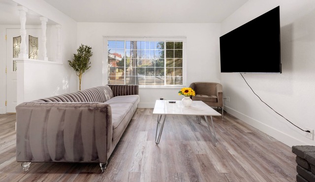 Sub URBAN 4 BD Home/POOL/GAME Near RIVER & TRAIL