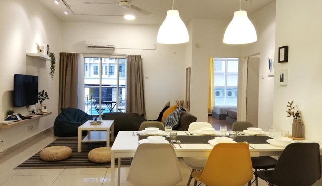 Subang City Residence, 8-9 pax with Balcony, Walking Distance to Summit, 5min to Sunway