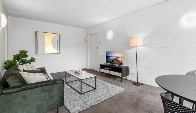 Sublime 1-Bed Apartment by Royal Park