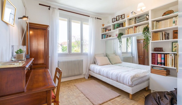 Sublime 5-room apartment 800m from downtown