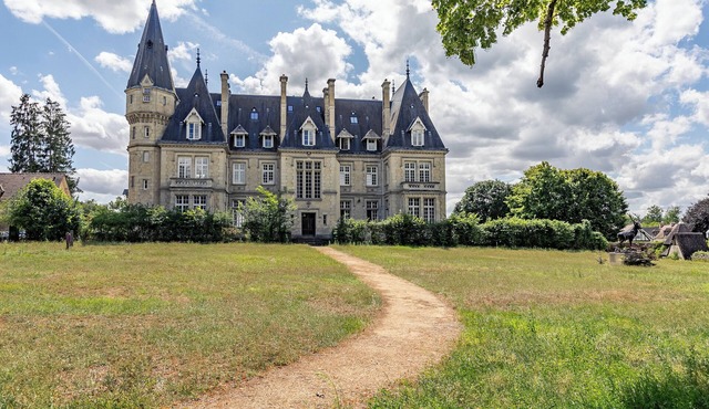 Sublime apartment in the castle of a listed village in the heart of the forest.