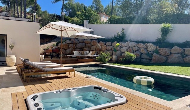 Sublime architect-designed villa with pool & spa 15 min from Montpellier