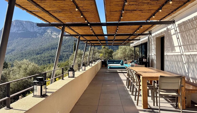 Sublime architect-designed villa in the heart of nature