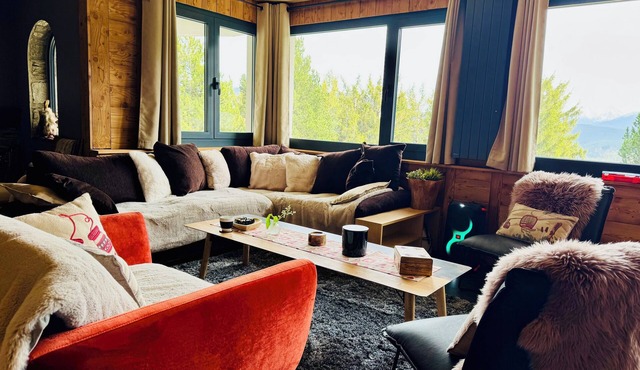 SUBLIME BAS DE CHALET DE STANDING en duplex AUX ANGLES -Space for billiards and cinema