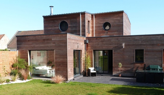 Sublime contemporary Villa bright design. The sea at the end of the street