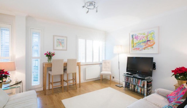 Sublime flat with Thames view