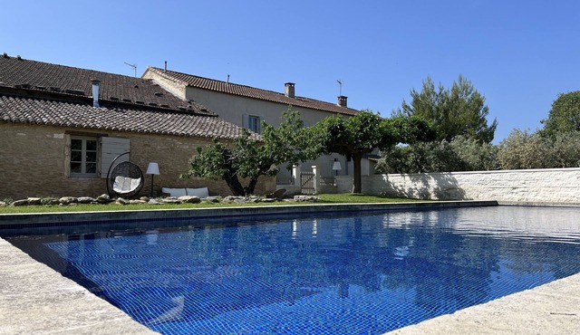 Sublime mas provençal of character revovated with a large pool
