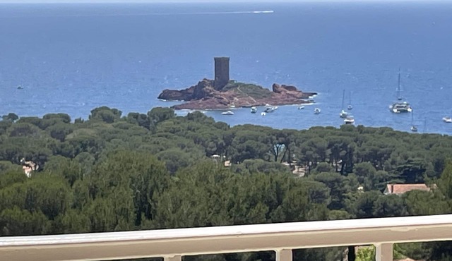 Sublime ocean view Access to all swimming pools offered. Comfortable and clean