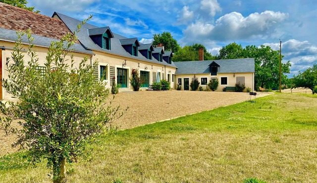 Sublime renovated farmhouse with swimming pool - great comfort