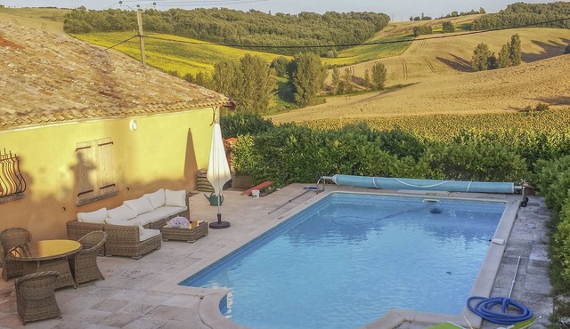 Sublime views, peace & serenity in French Tuscany. Air conditioning, heated pool