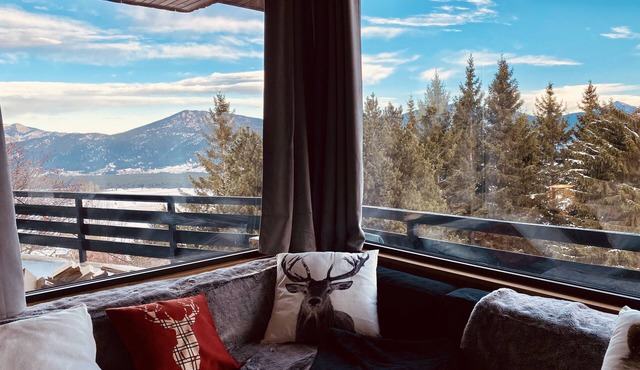 SUBLIME VIEWS-Upper Chalet-180m2 AUX ANGLES -16pers on 3300m2-near the center