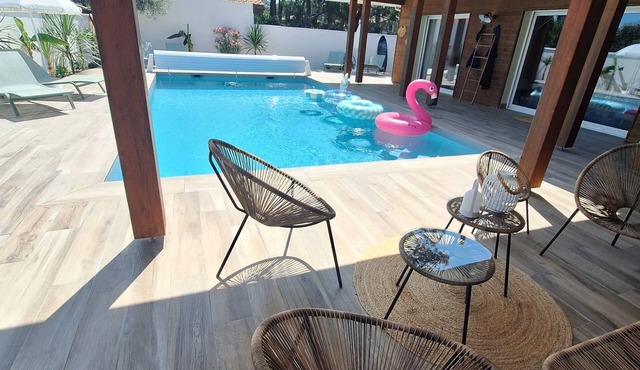Sublime Villa Landaise, Avec Piscine, Ideale en Famille, à 2 pas de la mer