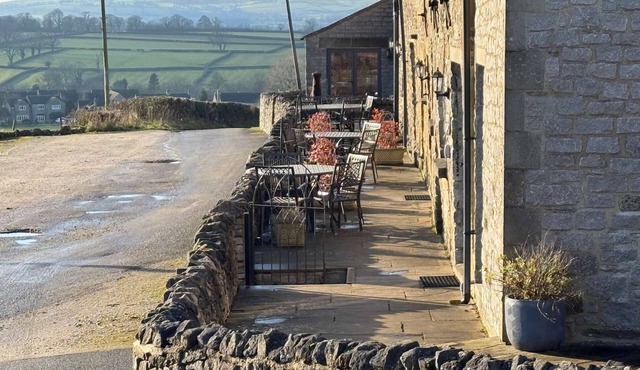 Substantial, Dog-Friendly Cottage Complex for groups of up to 42 people with Hot Tubs.