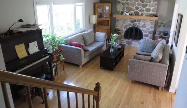 suburban house 20k from Montreal, near Parc du Mont St-Bruno,