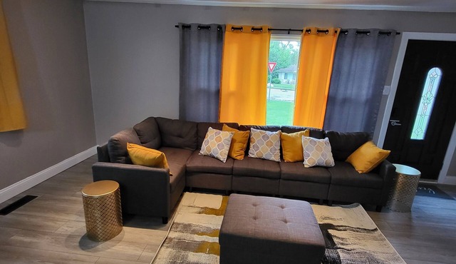 Suburban area with King Bed Comfy 3 bedroom home