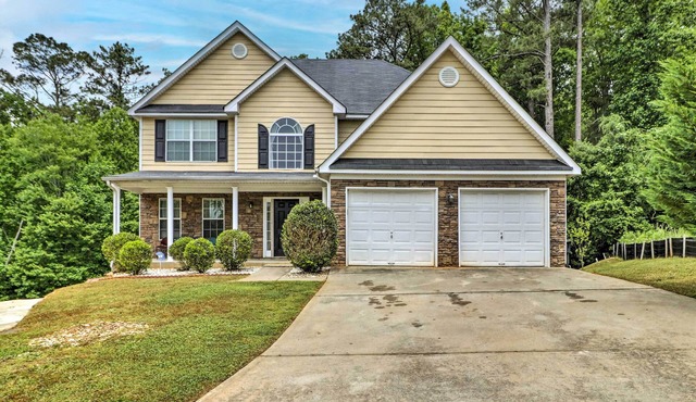 Suburban Atlanta Vacation Home - 20 Mi to Downtown
