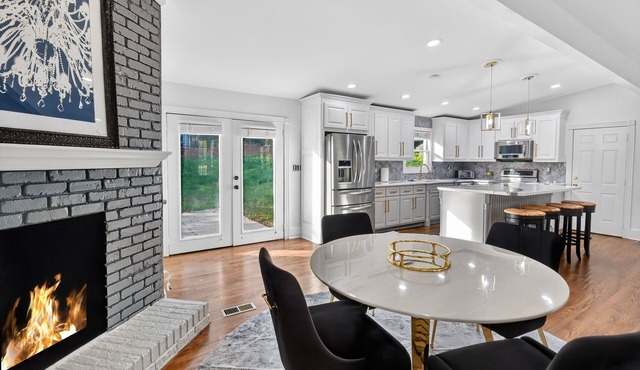 Suburban Calm with Urban Convenience Lovely 5-bedroom house in Atlanta!