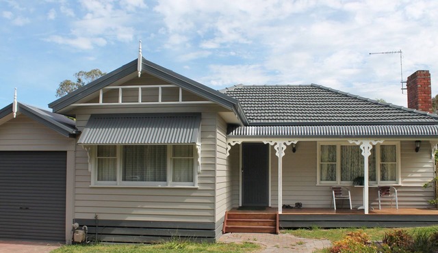 Suburban charm & great location