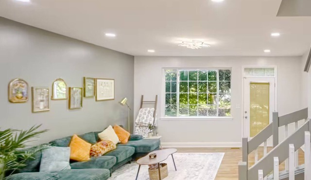 Suburban Comfort Just 35 Min from Downtown Chi