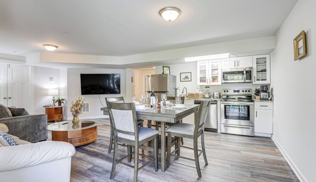 Suburban Comfort in Bowie! Apartment w/Patio