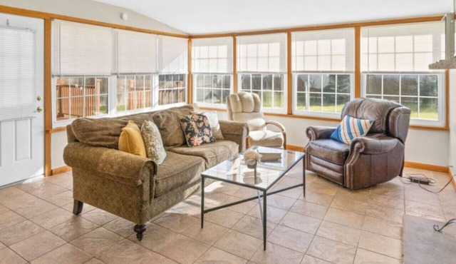 Suburban Family Friendly 4 BR!