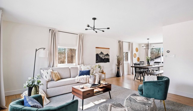 Suburban Haven: Cozy Escape with a Touch of Luxury