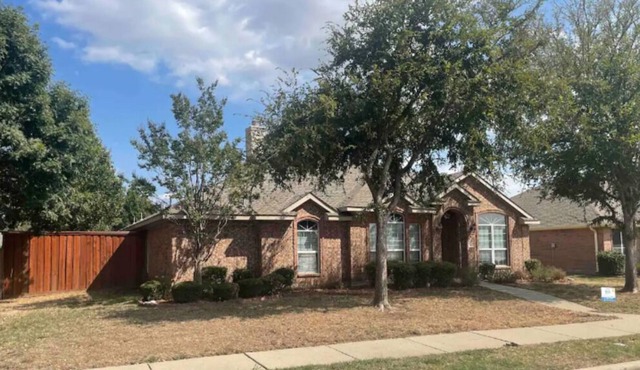 Suburban Home Cozy & Convenient!