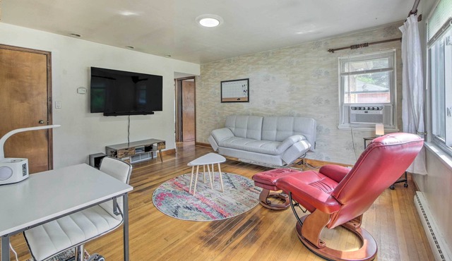 Suburban Home ~ 20 Mi to Downtown Cleveland!