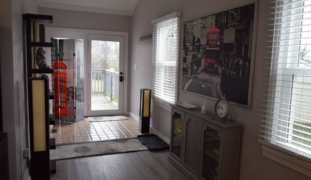 Suburban Loft - One Large Bedroom Apartment w/Sofa Sleeper