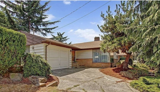 Suburban oasis centrally located to all city attractions/airport