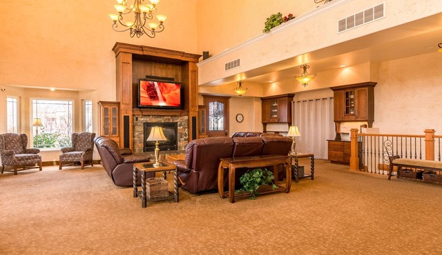 Suburban Retreat at the Foot of the Rockies: Sleeps 24+