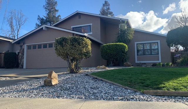 Suburban retreat, pool/hot tub, near labs and wineries