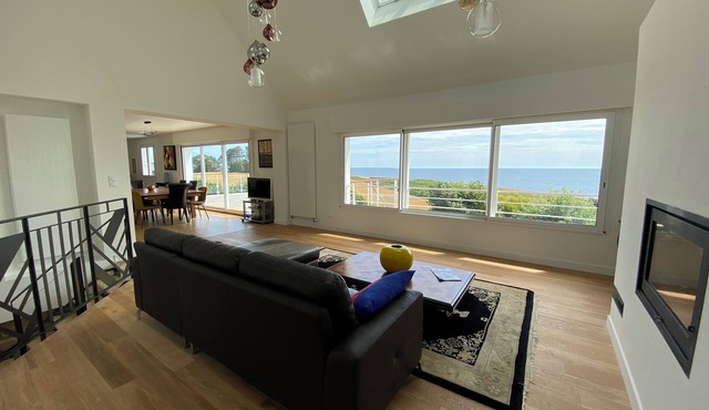 Sud Finistere, Seafront villa, in a setting preserved beauty, indoor heated pool