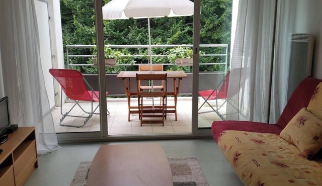 Sudio + terrace 8m² center, beaches, south & parking