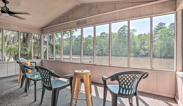 Sues Camp w/Caddo Lake Access & Dock!