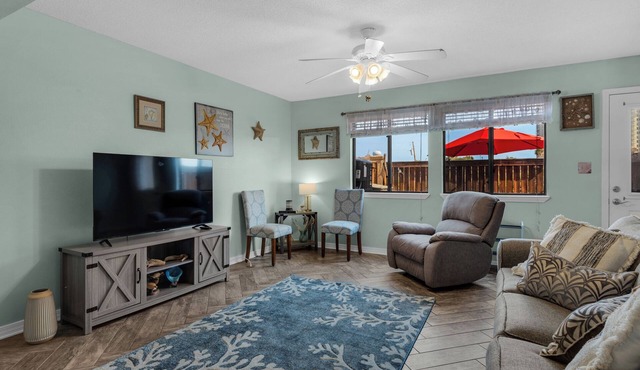 ⛱️Sugar Beach C-11-Fenced Yard, Gulf Side, & Pool!⛱️