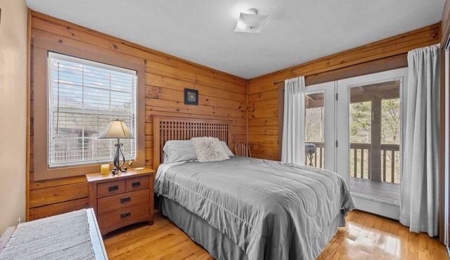 Sugar Creek Cabin - Cozy 3-bedroom cabin in the Mountains of Waynesville, NC