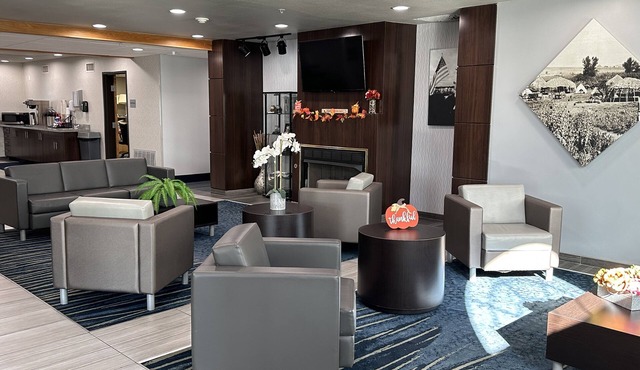 Sugar Creek Inn & Suites