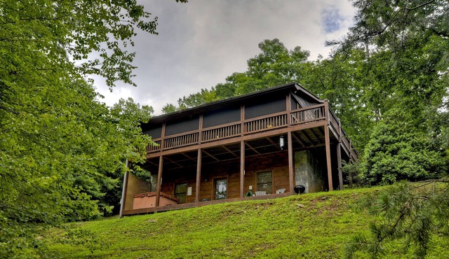 Sugar Creek Retreat | Hot Tub | Creek Front | Pool Table |