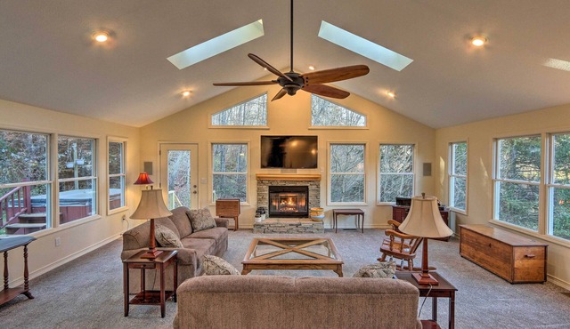 Sugar Grove Escape w/Hot Tub & Remote Workspace!
